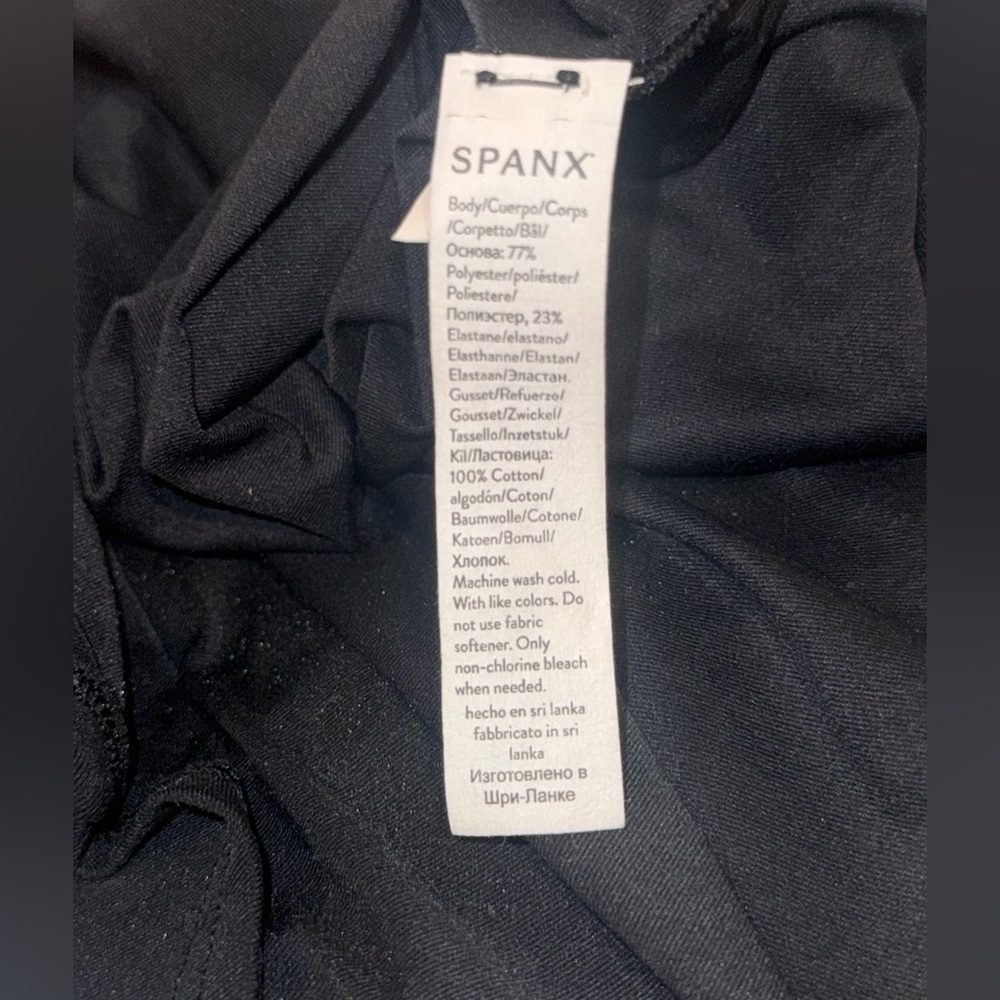 NWOT SPANX suit yourself scoop neck tank bodysuit in black Size: Medium - Picture 9 of 10
